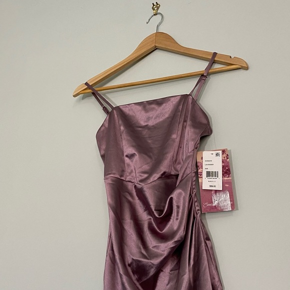 Emerald Sundae Juniors' Ruched Asymmetric Bodycon Dress - Picture 3 of 8